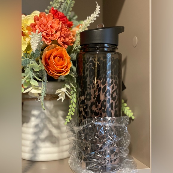 🍼Victoria Secret water bottle one size BNWT - Picture 6 of 6